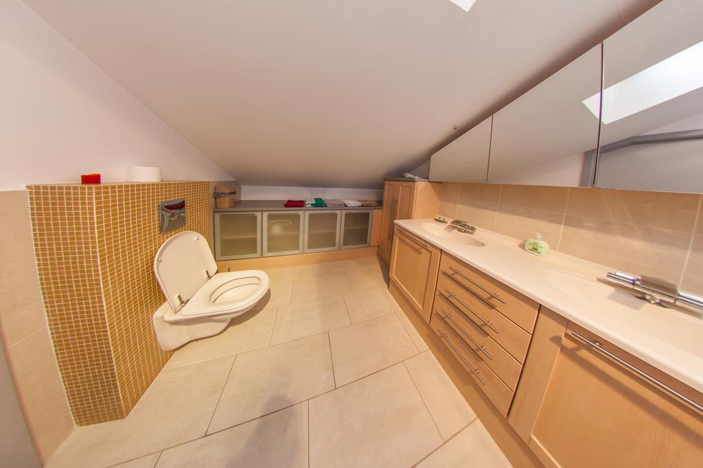 Mansard Apartment Antonovicha 4 Kiev Værelse billede